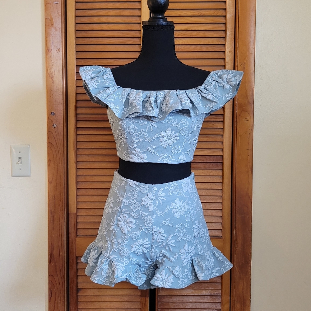 EUC The Sang Floral Cropped Off-Shoulder Ruffle Two-Piece Short Set Size Small